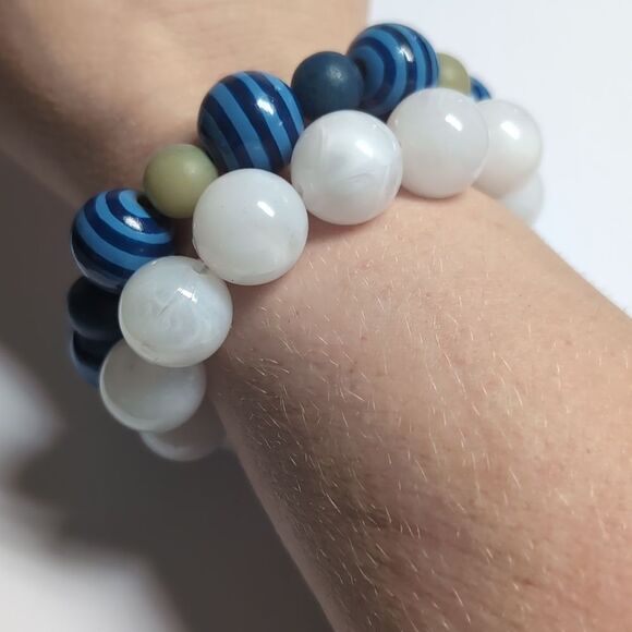 Set of 2 White and Blue Beaded Stretch Bracelets‎ - Picture 1 of 4